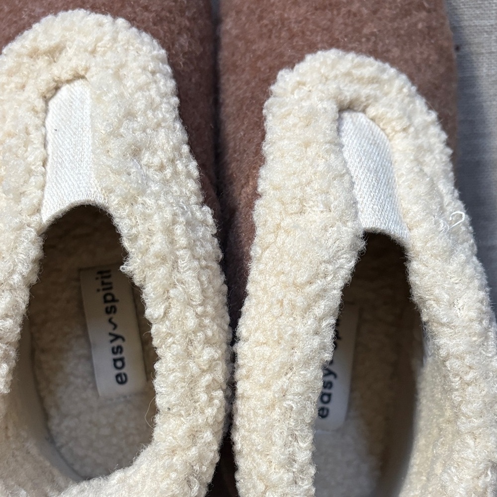 NWT Easy Spirit
Women's Treepose Cozy Slipper Booties sz 6 - Picture 7 of 8